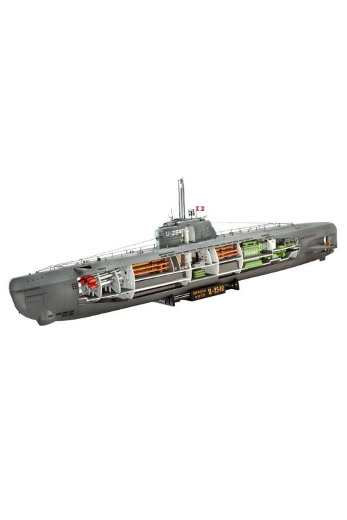 Submarino alemán Tipo XXI con interior
