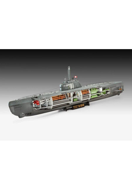 Submarino alemán Tipo XXI con interior